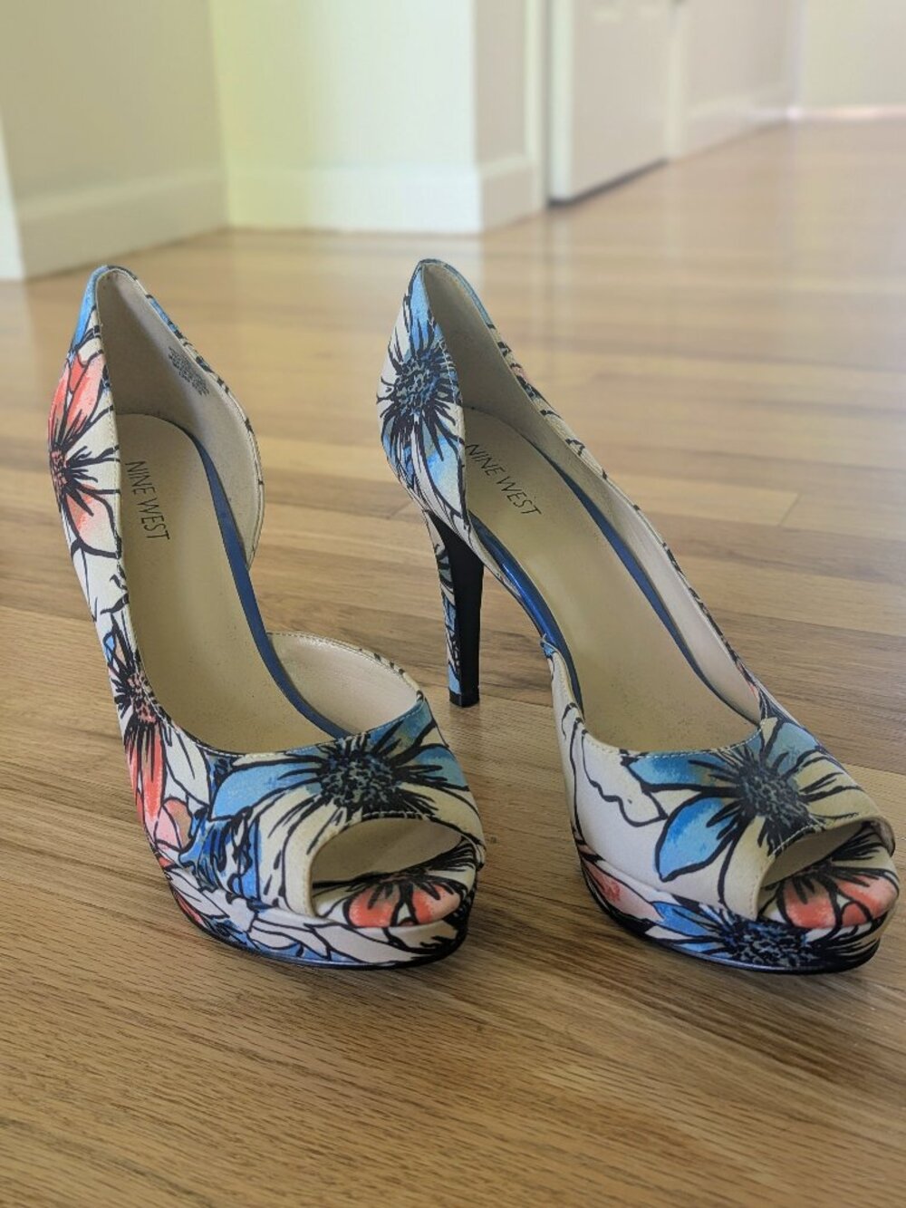 Nine West Floral Peep‑Toe Platform Heels – Size 9.5